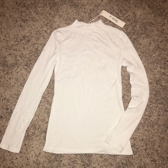 White Long Sleeve Turtleneck Top - Picture 2 of 3